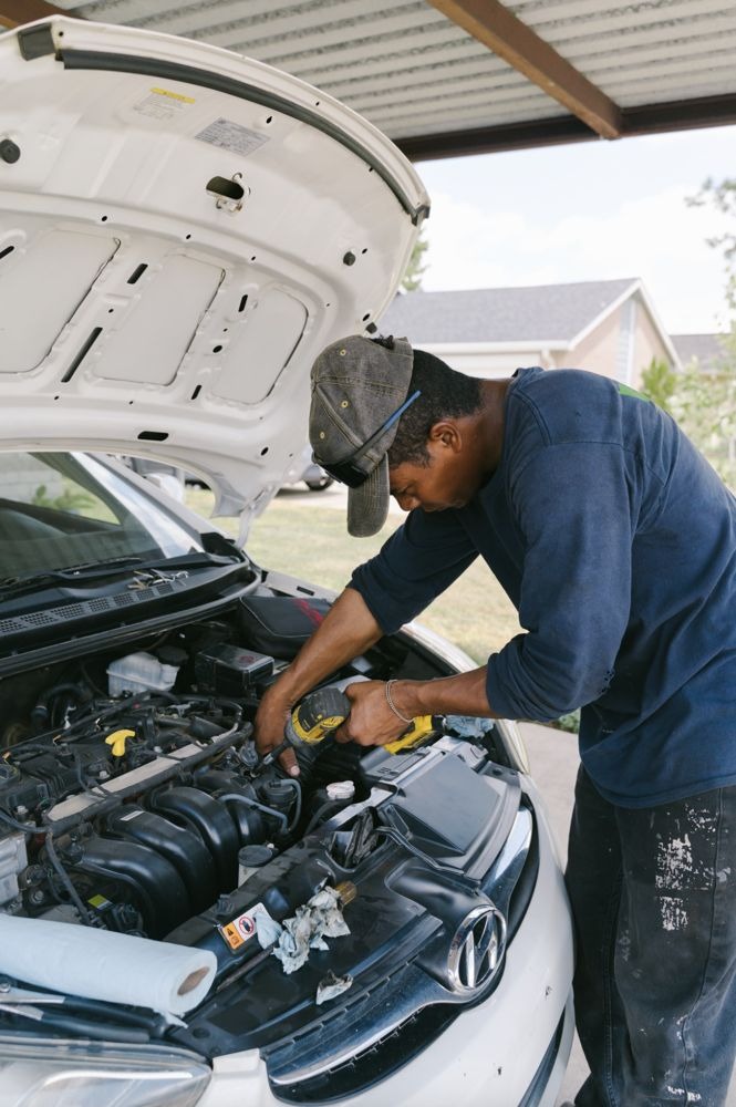 Ventura mobile mechanic replacing brakes at a customer home