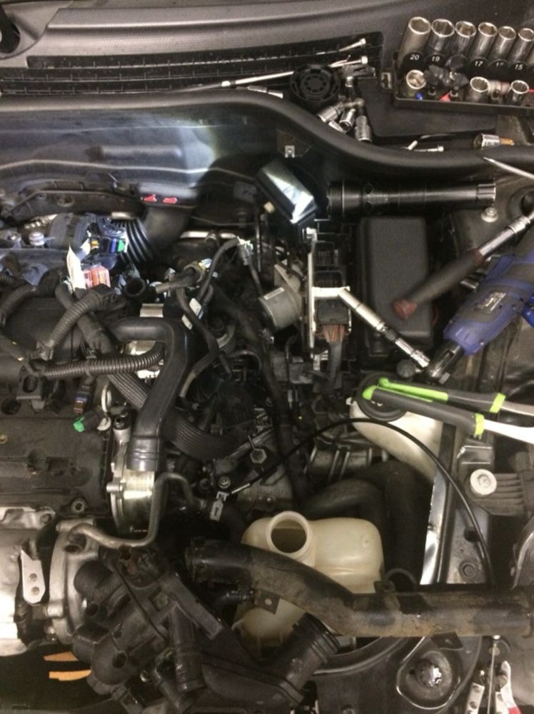 Ventura mobile mechanic at work during a service visit
